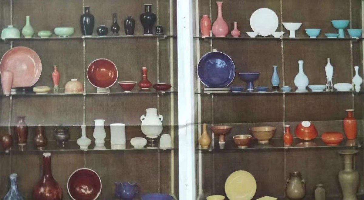 康熙时期红釉瓶图片,淡描青花瓷器鉴定