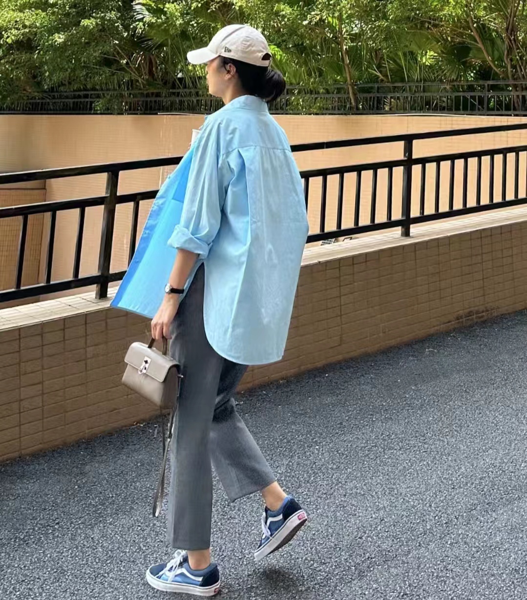 灰色裤子搭配什么上衣比较好看,灰色灯芯绒裤子搭配什么颜色上衣