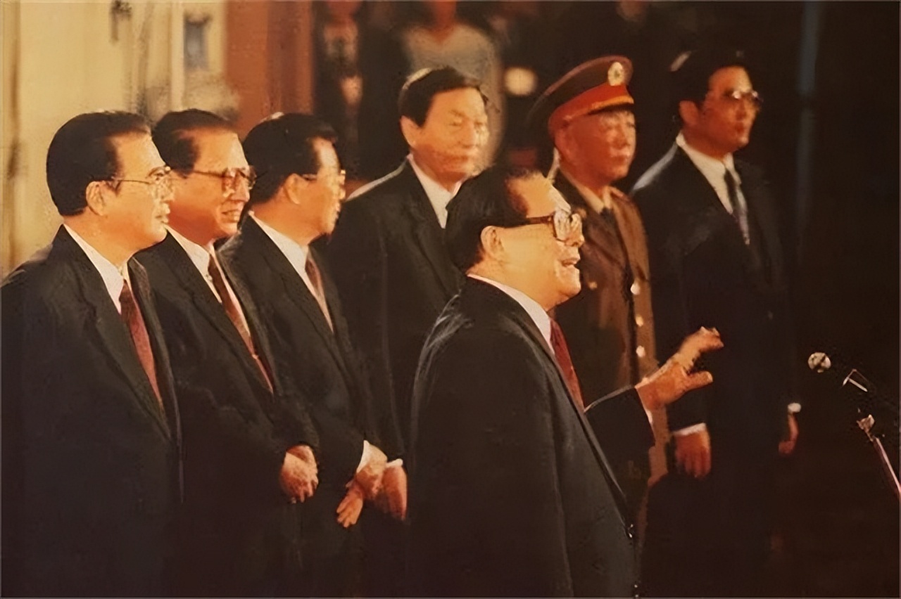 江主席掌舵的十年，是中国最艰难的十年