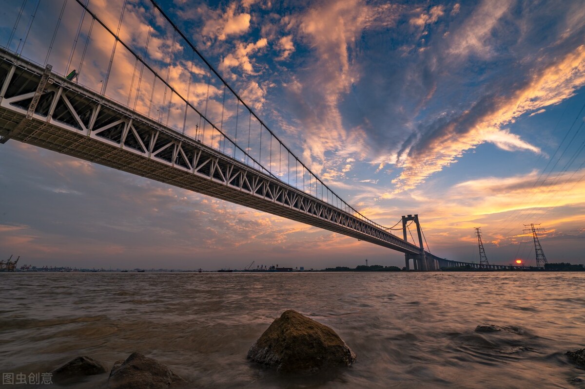 江苏省内哪两个城市相隔最远,江苏两个一线城市