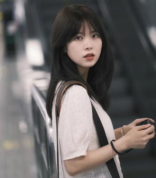 瘦脸发型女2020流行发型短发50岁,40到50瘦脸人剪什么发型好看