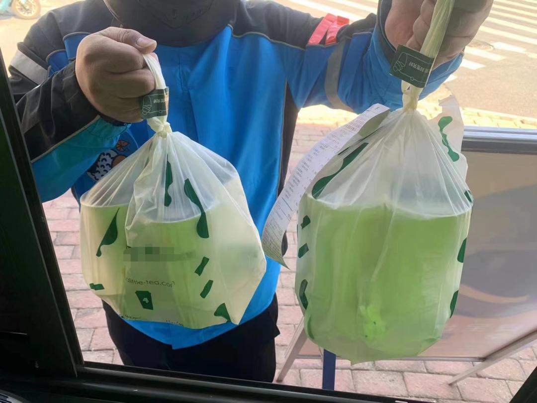 合肥外卖小哥在路边摊,合肥闯红灯外卖小哥