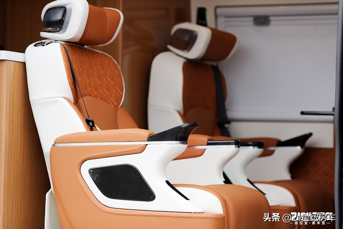 福特商务旅游一体的豪华房车,福特黑骑士商旅两用房车