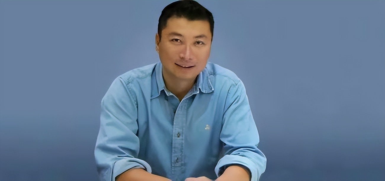 28岁男子用5万积蓄创业成千万富豪,穷小伙借2万元创业4年赚1亿