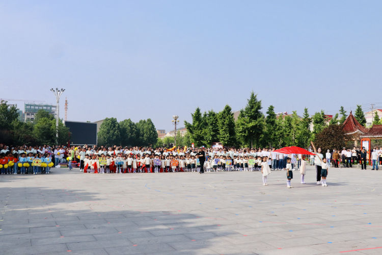 幼儿园小手拉大手运动会,大手拉小手幼儿园亲子活动