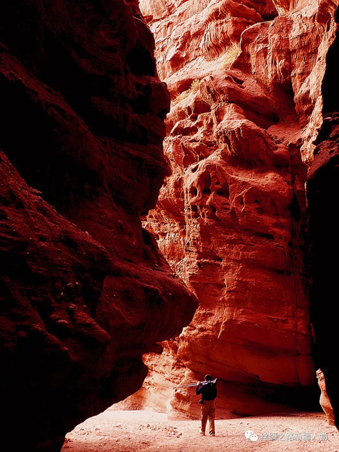 独库公路穿越天山之路,独库公路贯穿天山的英雄之路
