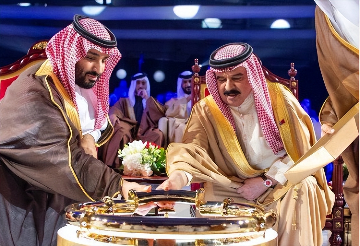 原来圣裔血统,也难逃童婚的命运啊