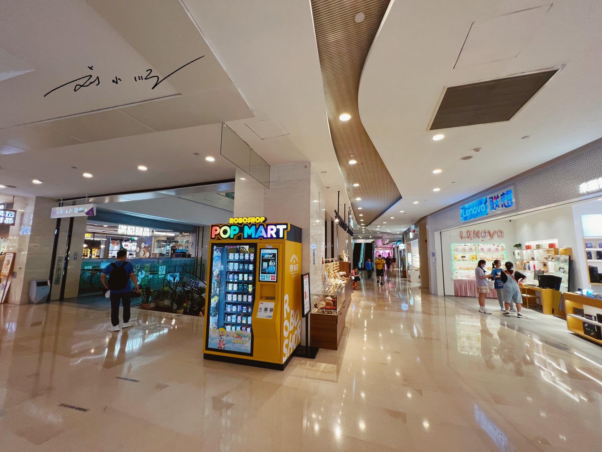 重庆复古地下商场,重庆解放碑旁边的四个商场