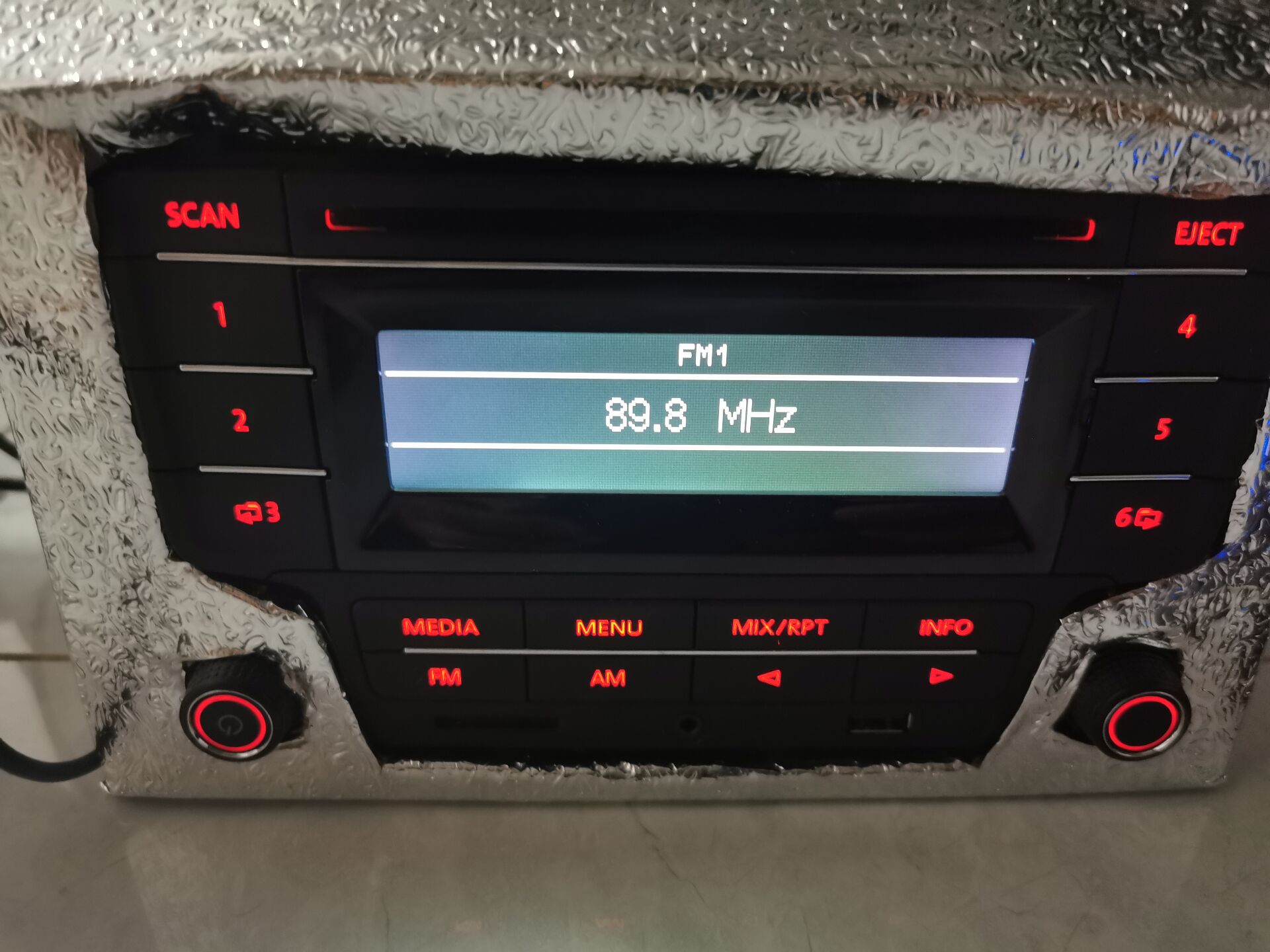 居家隔离期间无聊下单车用CD机改装家用CD*放播**器