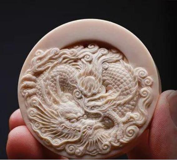 蜜蜡和猛犸哪个收藏价值高,猛犸单个牙收藏价值高吗