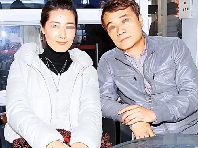 消失十几年19岁下海当*星艳**、酒局捏爆假胸34D变32A，上岸卖拉面？