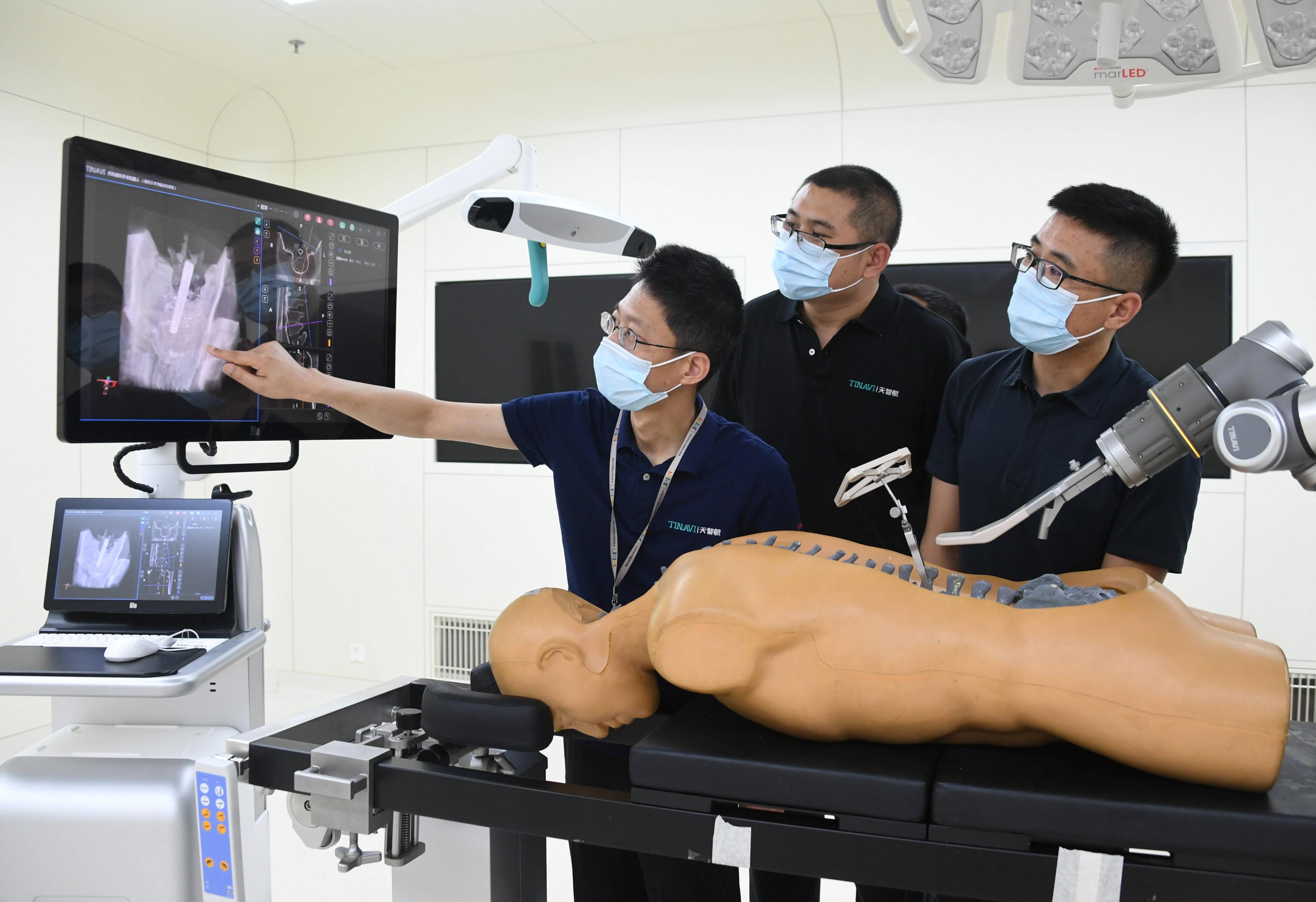 股骨颈骨折矫正仪器,骨科机器人好用吗