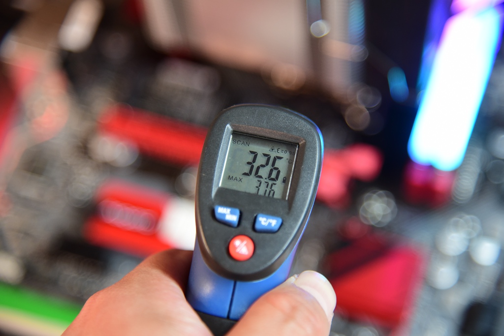 宏碁掠夺者gm7000对比致钛7100,宏碁掠夺者gm7需要什么插口