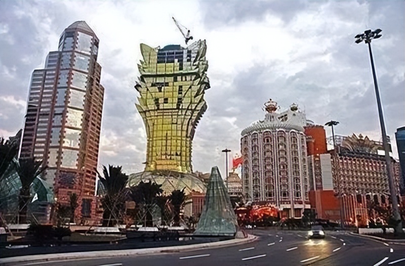 让银行损失5亿的*局骗**：富商花2万伪造金缕玉衣，5位专家估值24亿