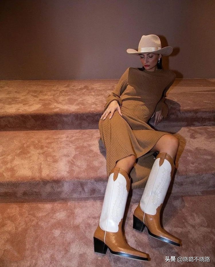 最近比较火的马丁靴和骑士靴,骑士靴跟马丁靴