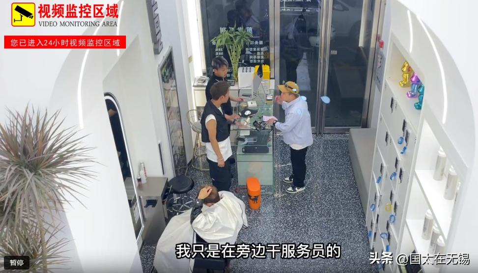 剪刀摔坏赔三万,敲诈和故意伤人能判几年