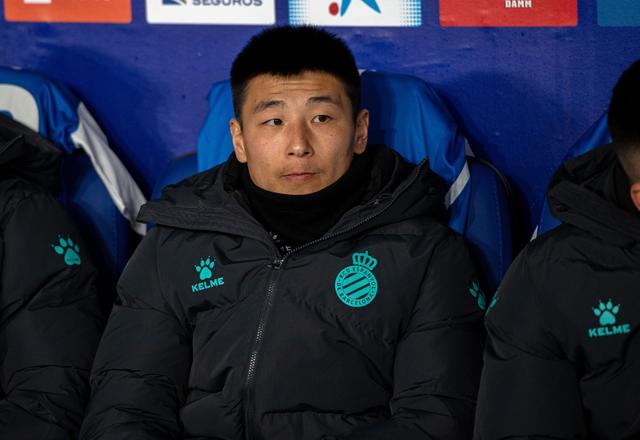 武磊2次绝佳机会,武磊2-0卡塔尔