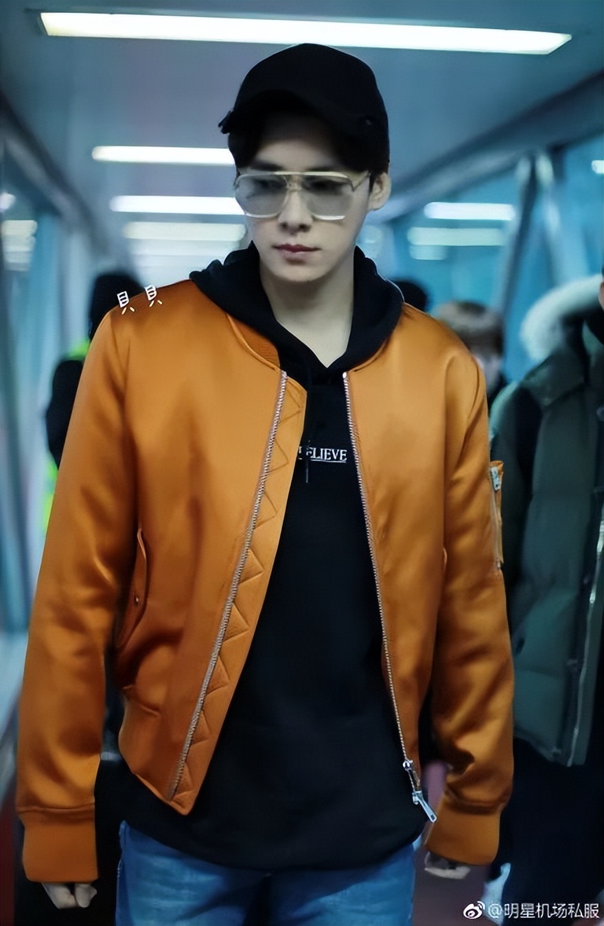 gucci是什么品牌眼镜,gucci眼镜有款红边框的眼镜