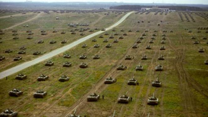 巅峰时期的苏联可以抗衡整个北约,苏联强大的军事演习