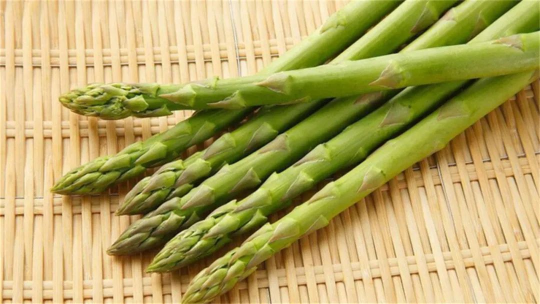 吃芦笋促健康,叶酸高的食物芦笋