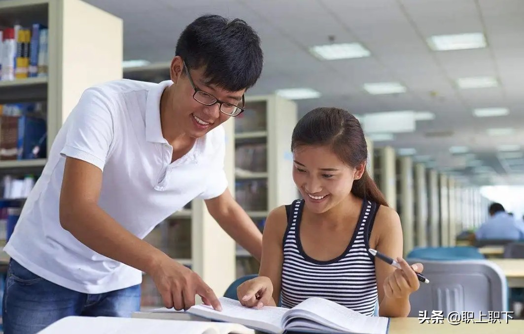 如何看待名校毕业生涌入小县城,大量985毕业生涌入县城意味着什么