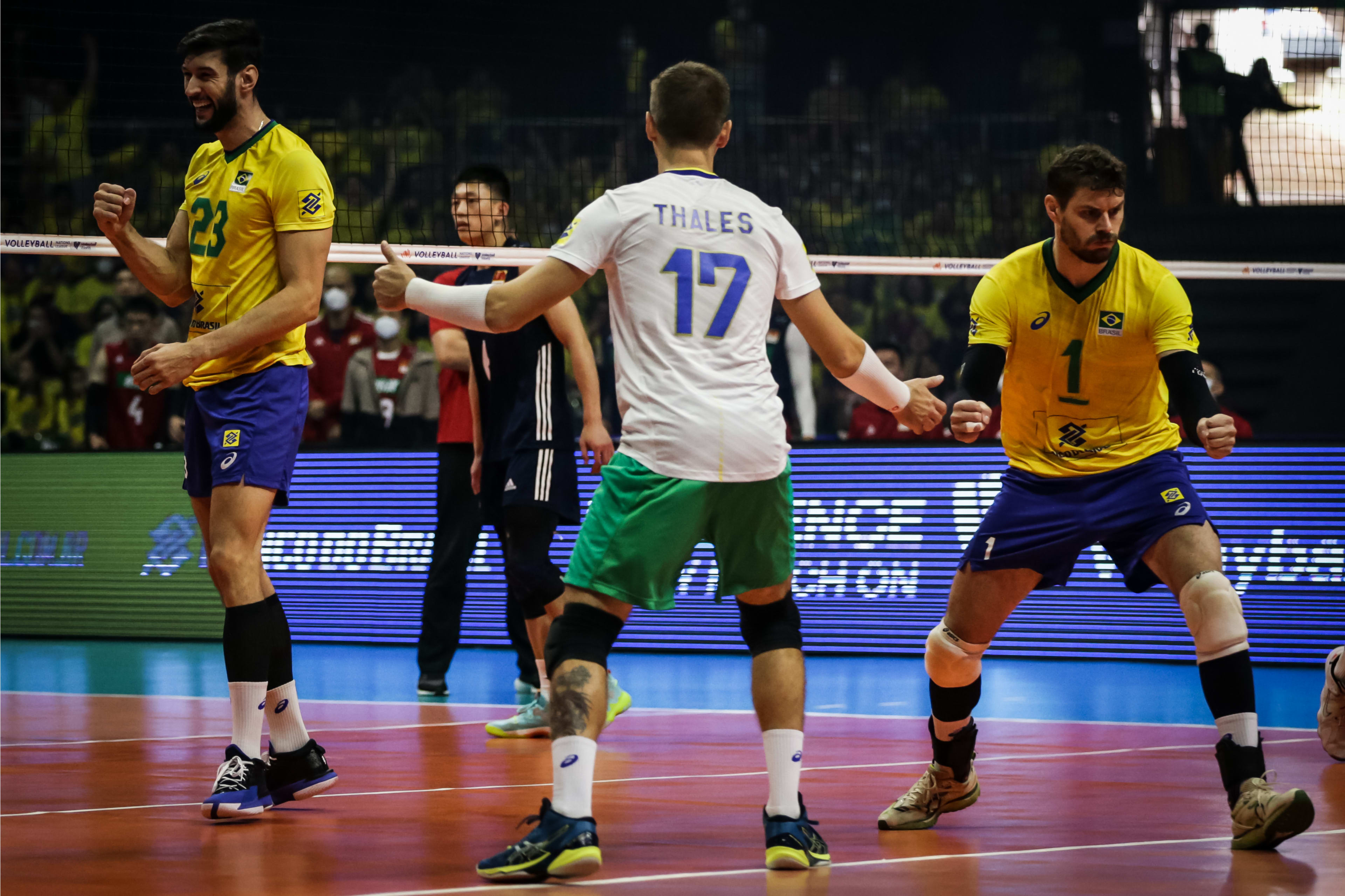 爆冷掀翻世界第一！中国男排3比0完胜巴西，喜提世联赛首胜