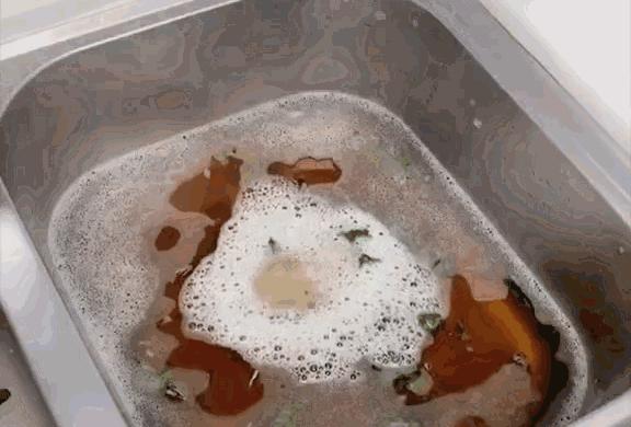 下水道被油堵怎么除油,下水道被油污堵了有什么办法