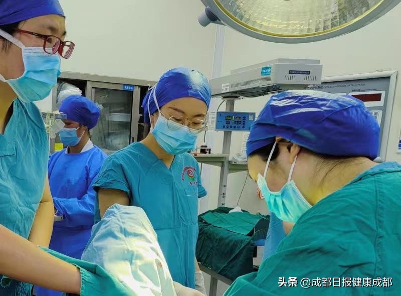 多学科协作37岁首孕妈妈双胞胎顺产成功