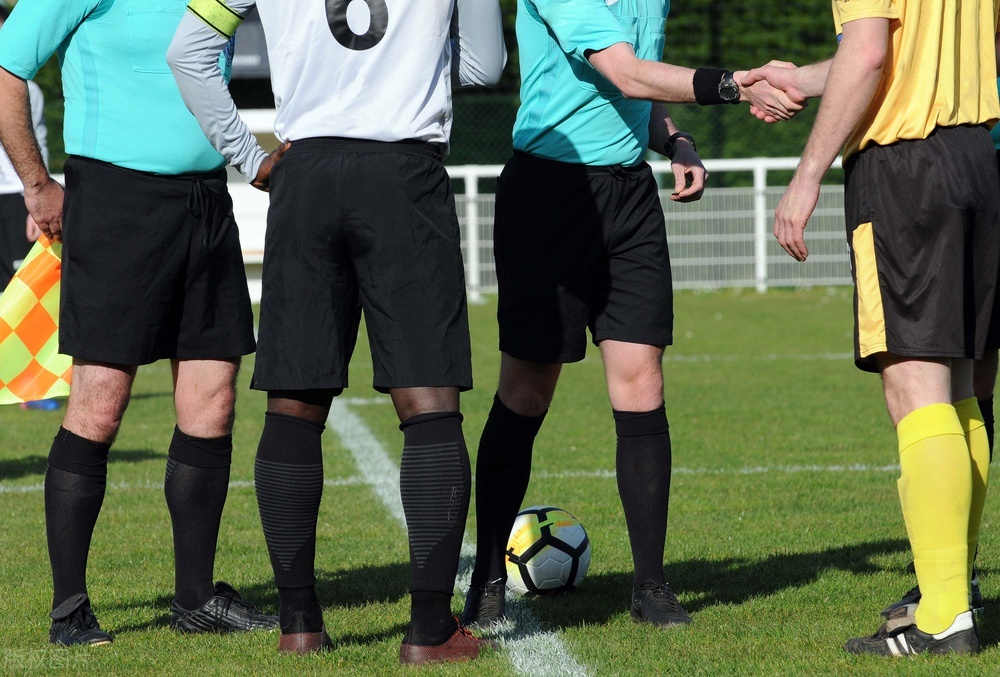 足球运动的十大魅力,简述足球运动的特点和作用1000字