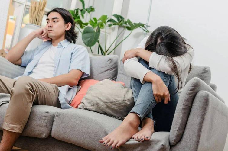 男性短裤老是湿湿的有异味,男性全身感觉潮湿什么情况