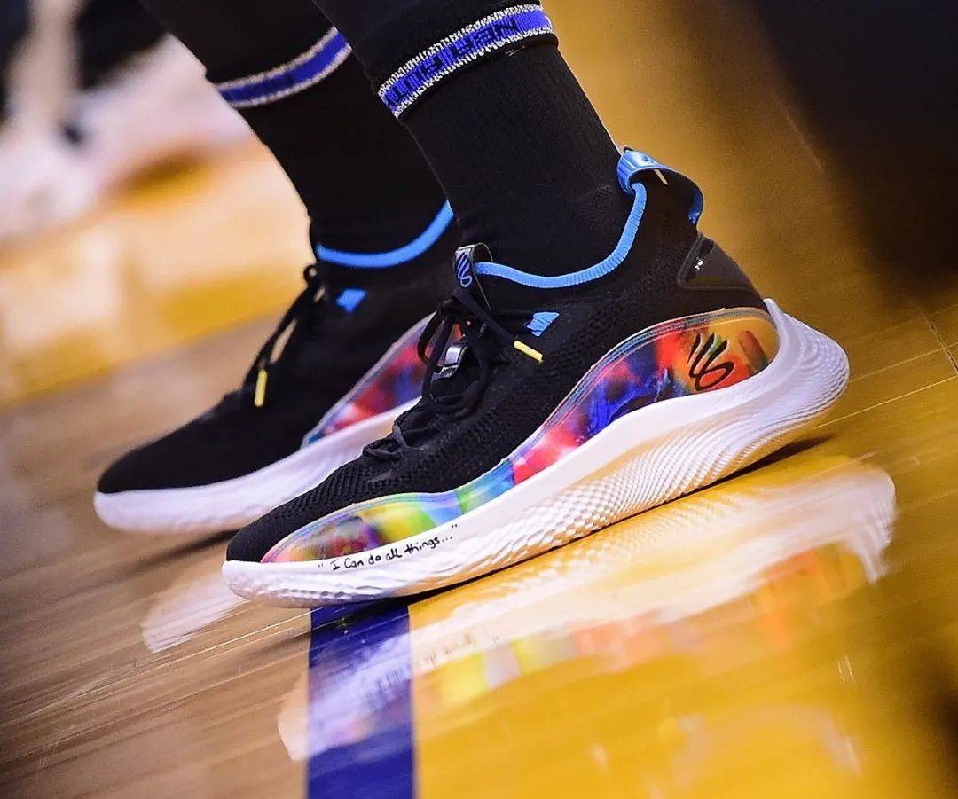 库里成了历史三分王，UA啥时候能超越耐克？