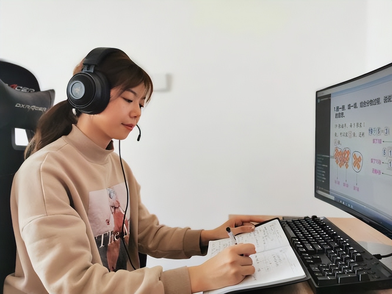 挖呀挖，赚呀赚,五一收入上百万？网传的黄老师真实身份“曝光”