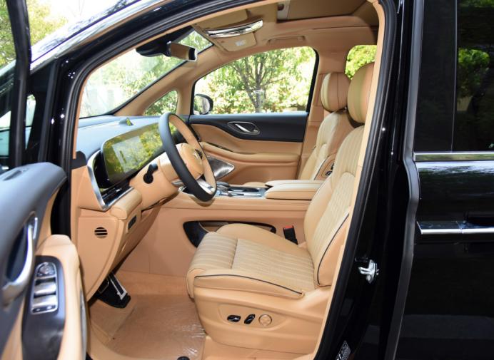 岚图梦想家mpv混动版用车感受,全球首款新能源mpv岚图梦想家