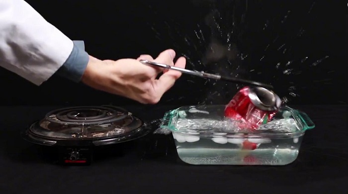 大气压为什么可能会压扁油罐车,大气压爆炸威力有多大