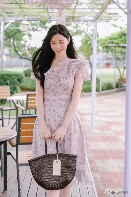 站在岁月的巷口，回眸，浅笑嫣然