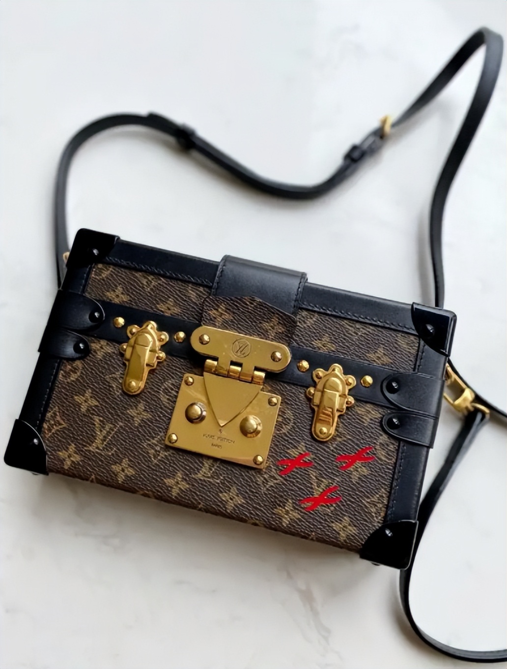 奢侈品鉴定lv圆饼,奢侈品鉴定lv包包真假免费鉴定