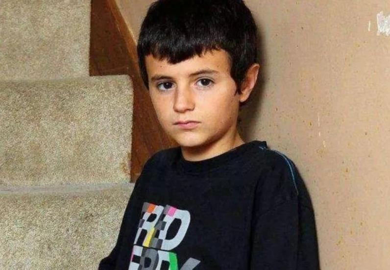 14年前，英国十三岁男孩“喜当爹”！生下一女后，后来怎么样了？