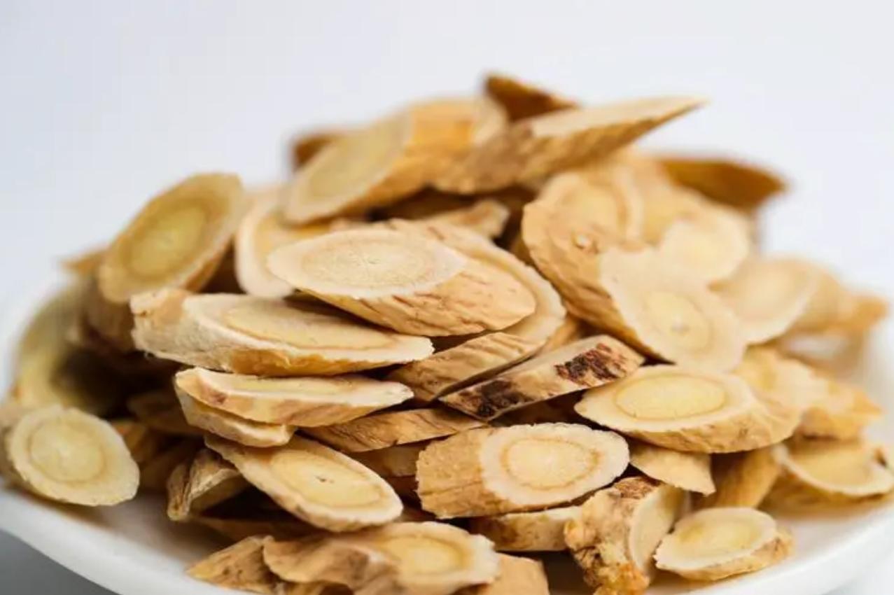 2009年，男子花6万买瘸腿病猪当宝贝养，8年后病猪帮他年入3000万