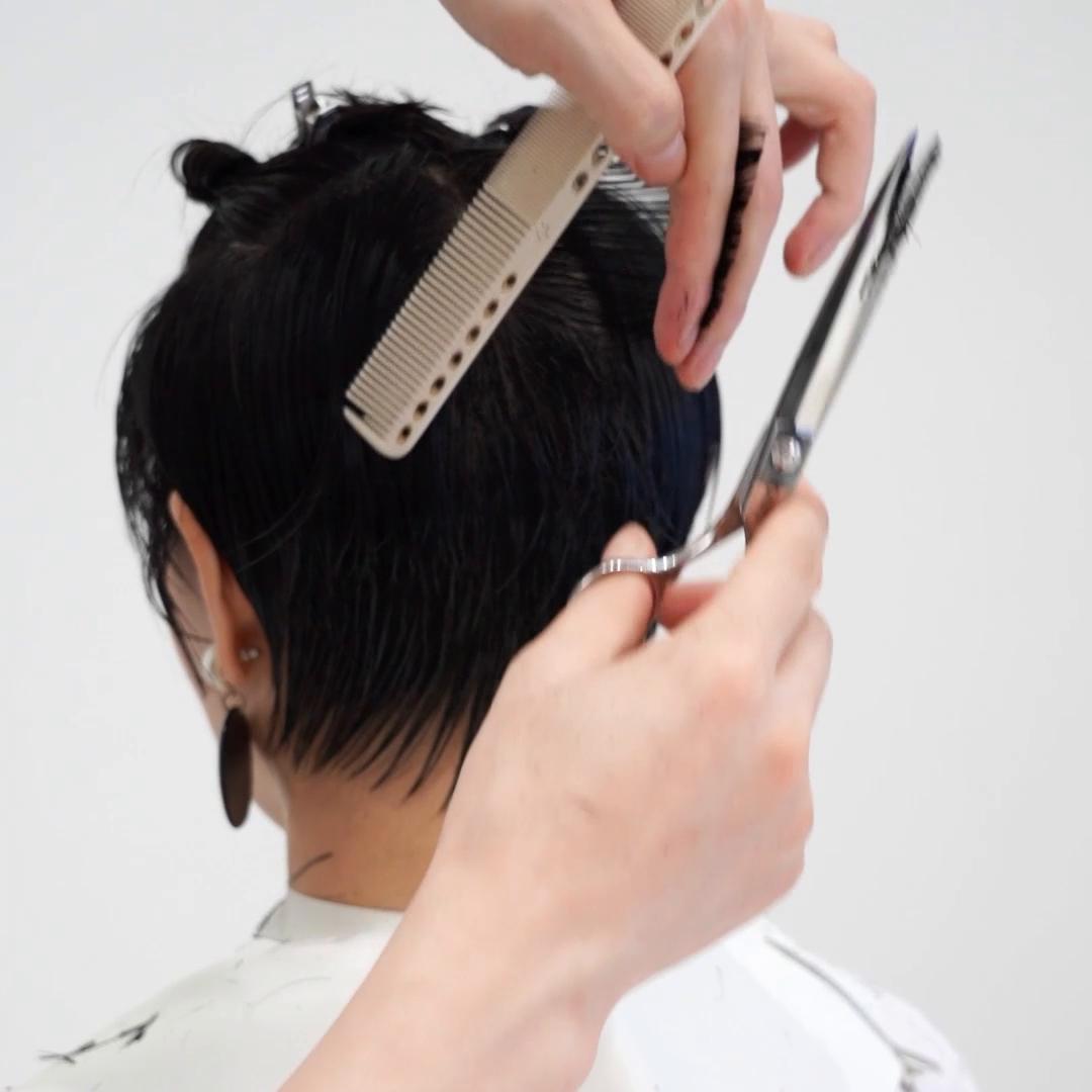 一款质感短发一定少不了高级色彩,越剪短越精致的短发