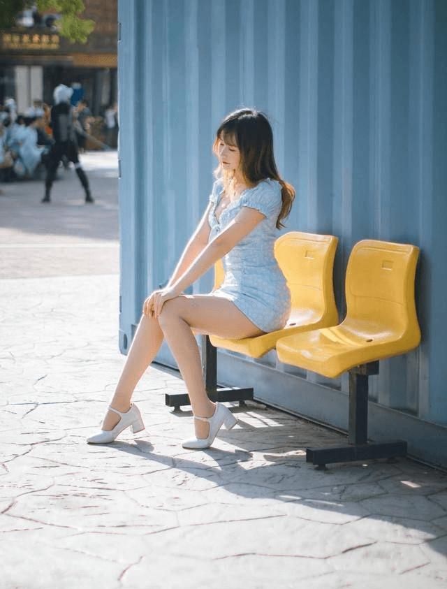 紧身裤简约潮流彰显俏皮可爱气息,百搭线条修长优雅知性紧身裤风格