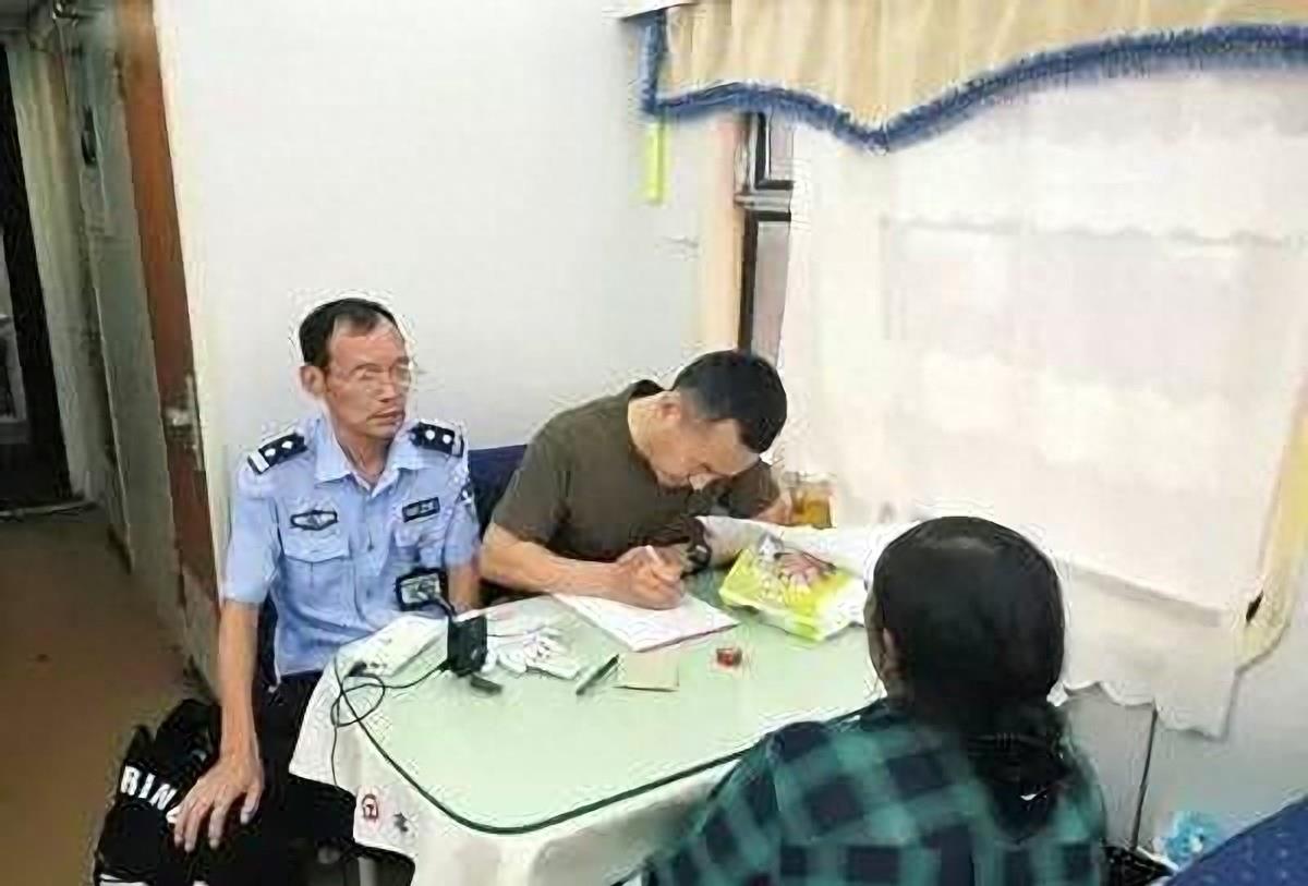 女生是如何在这些“不良网站”上被*拍偷**的？在家要小心