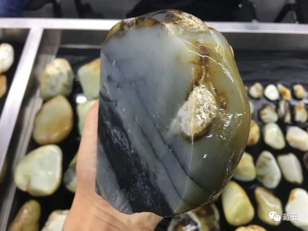 为什么有的和田玉青花特别便宜,和田玉青花什么样的价格高