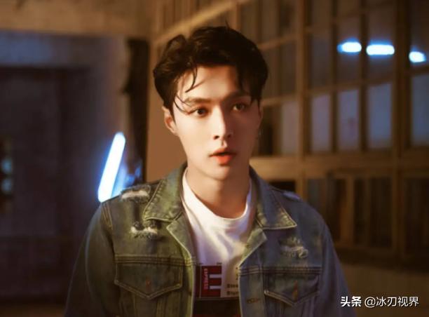 张艺兴努力才是唯一的捷径,张艺兴的座右铭是越努力越幸运吗