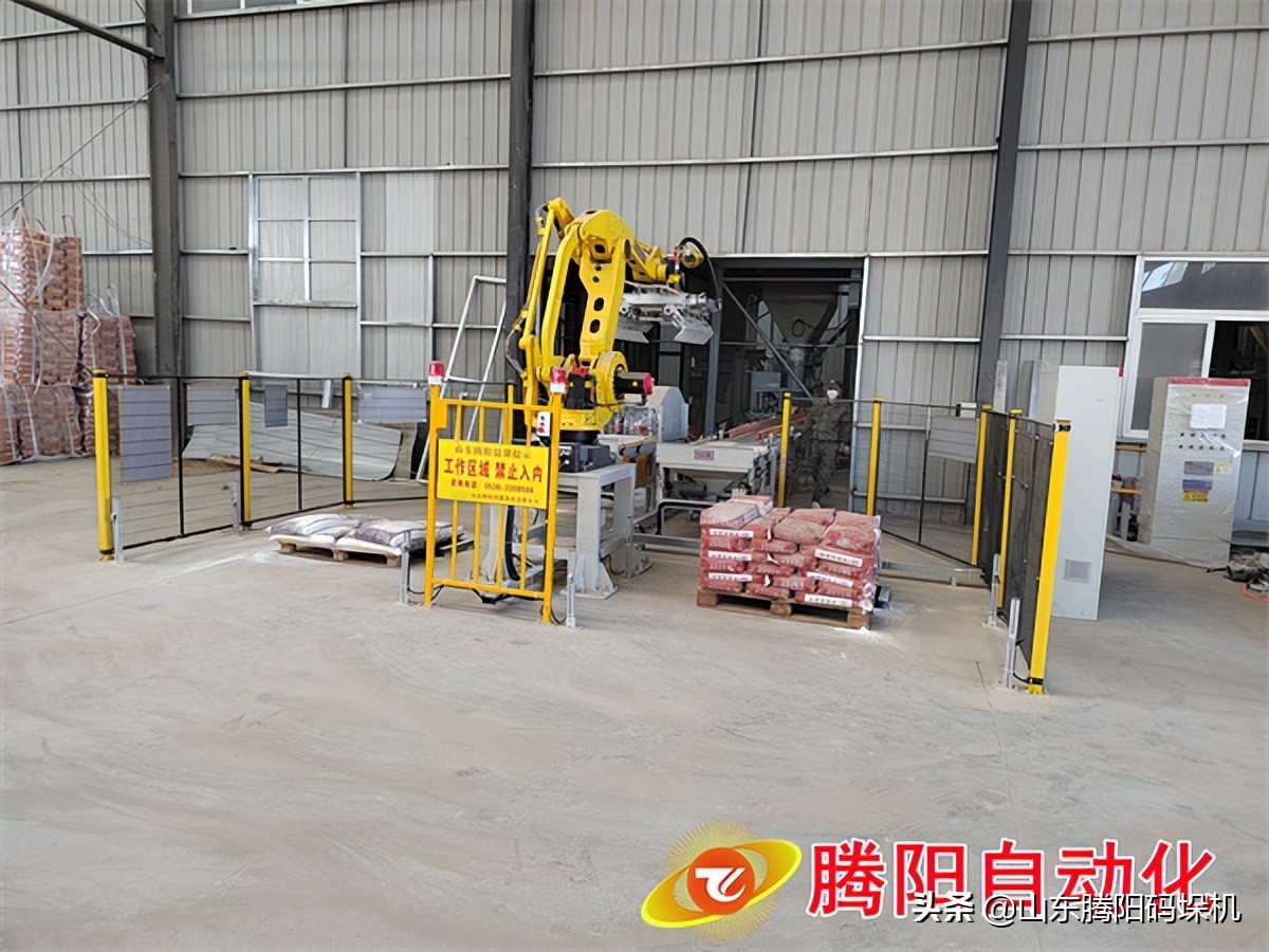 腻子粉自动码垛机设备视频,腻子粉码垛机器人定制