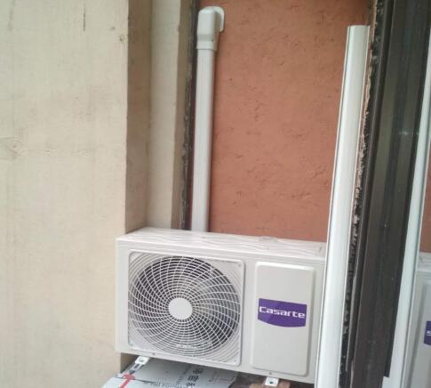 空调高空费按一台收还是按一次收,买空调时说免费安装上门又收费