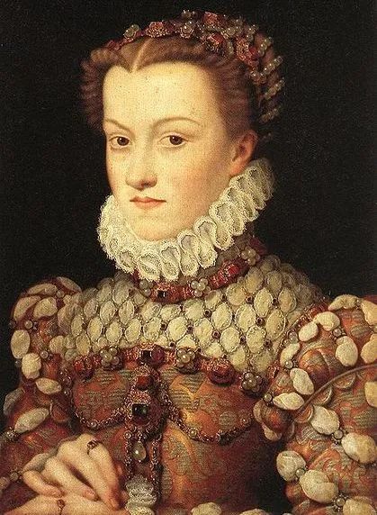 这颗生于东方，在法兰西结果的红莓，“果农”竟是卡地亚？