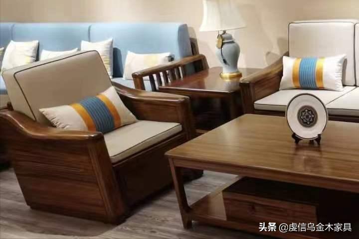 杨先生2万余元买实木家具，在密闭空间放了两天，打开门气味刺鼻