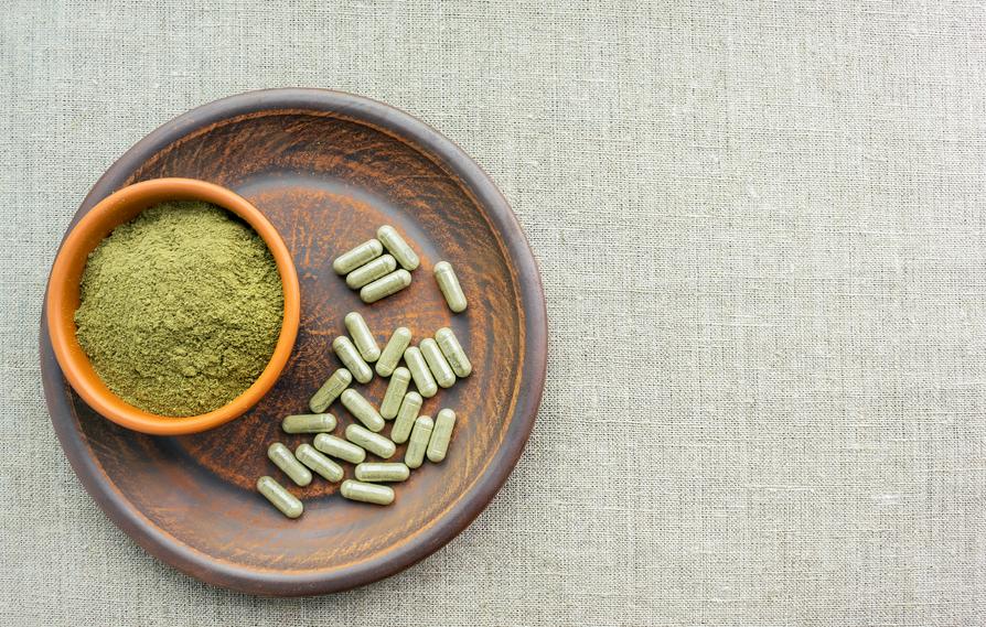 吃胶囊药会卡喉咙吗,吃胶囊粘在胸口不下去咋办