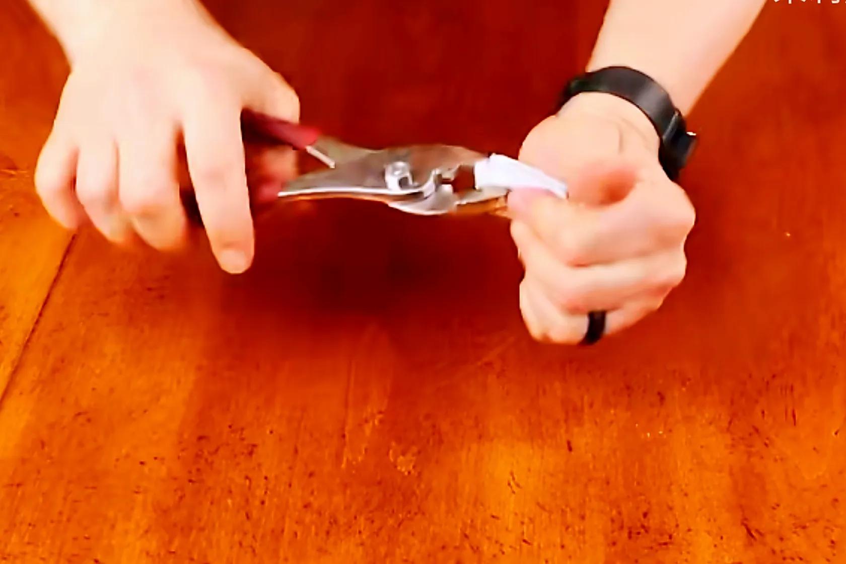 一张足球场大小的纸能叠多少次,足球场大的折纸最多能折几次