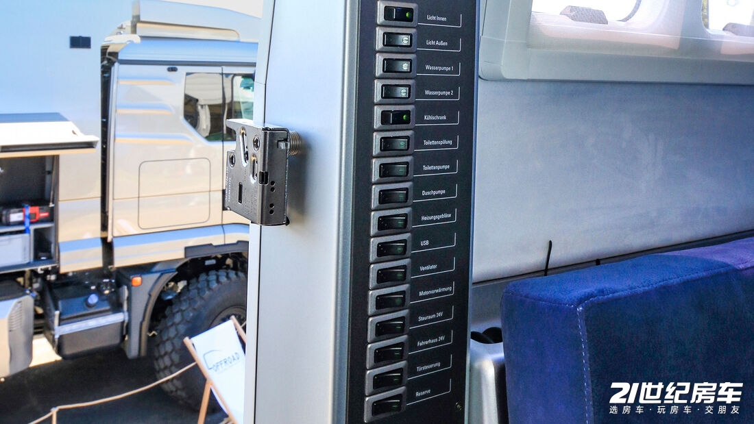 全球顶级过亿的末日堡垒越野房车,科技风末日堡垒